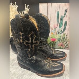 Corral BootsMen's Square Toe Boots with Cross Design in Black. Size 10 D